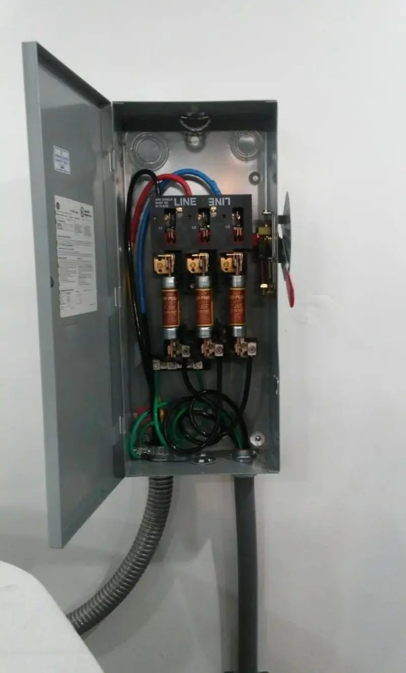 Three-phase disconnect switch installed for Smoke Detector Installation in Henderson